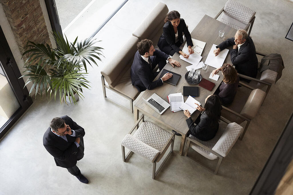work_meeting_low.jpeg [111.60 KB]