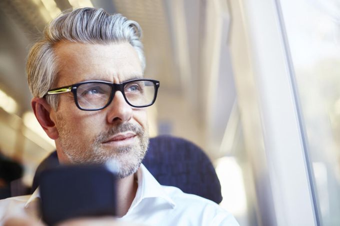 digital_device_and_commuting_low.jpeg