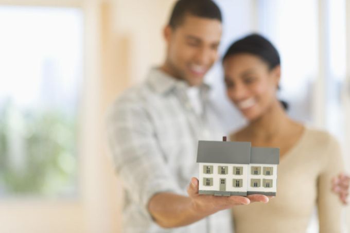 usa_new_jersey_jersey_city_couple_holding_toy_house_low.jpeg